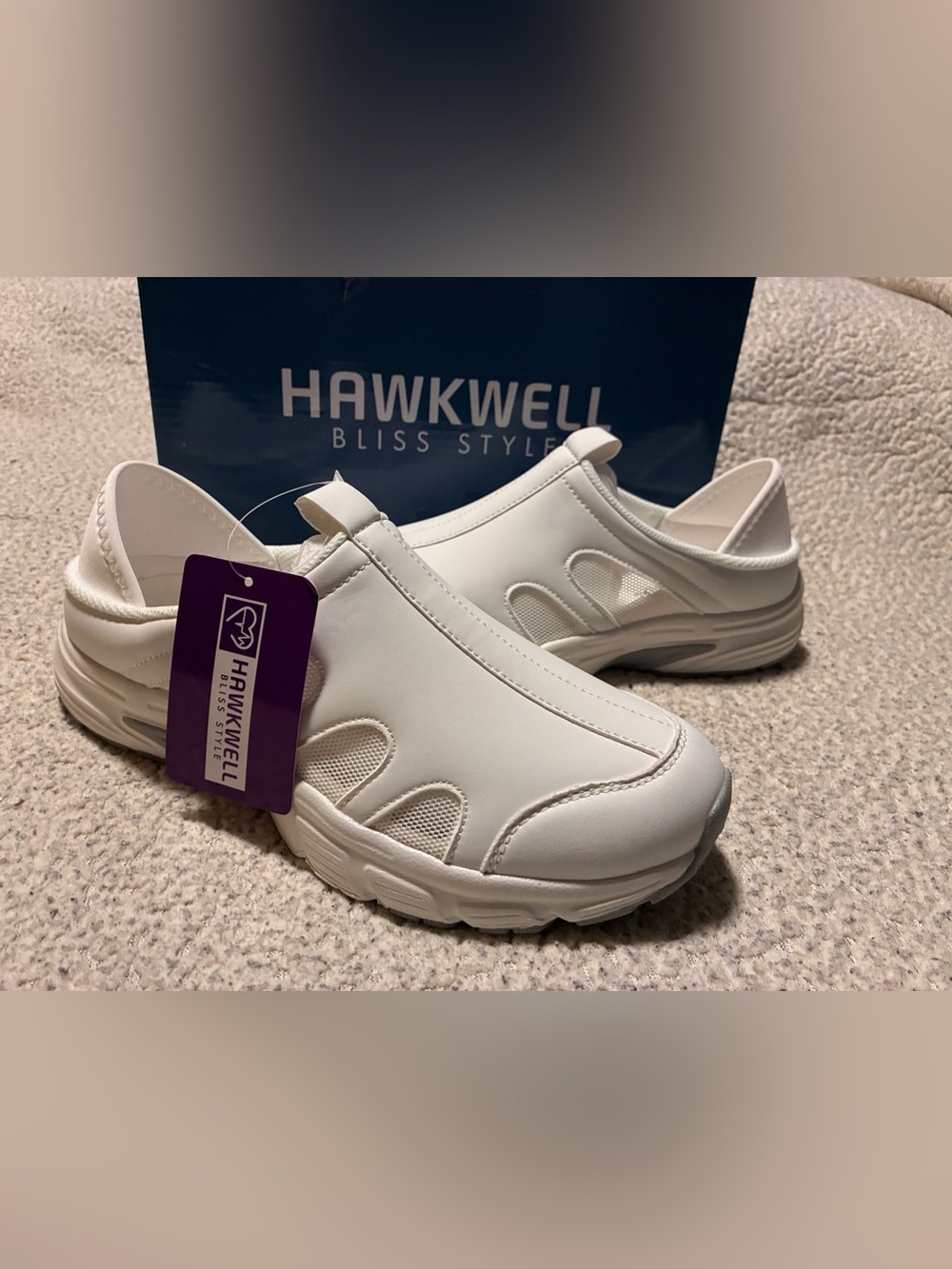 Hawkwell Women's Slip-On Comfort Sneakers in White, size 9, new in box